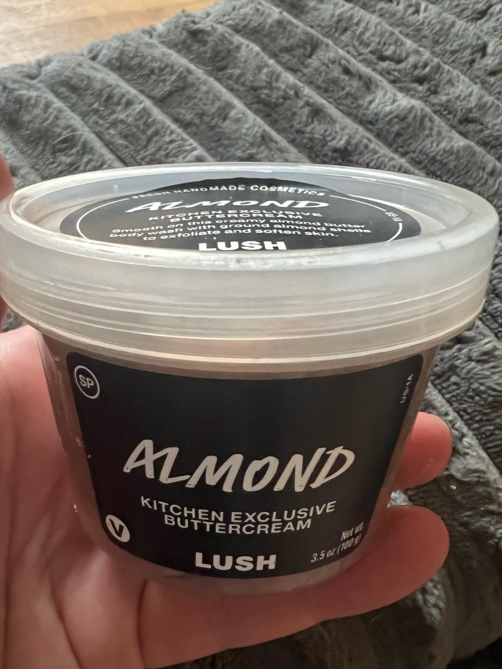 LUSH KITCHEN EXCLUSIVE BUTTERCREAM BODY WASH/EXFOLIATE